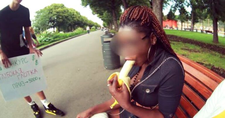 Κοινωνικό πείραμα: Προσφέρει 5.000 ρώσικα ρούβλια σε όποιον βάλει πιο βαθιά την μπανάνα.