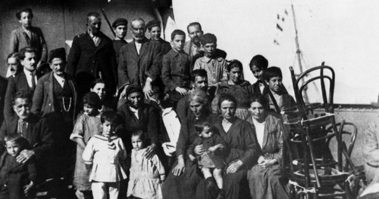 22 σπάνιες φωτογραφίες από την εγκατάσταση των προσφύγων του 1922 στην Ελλάδα