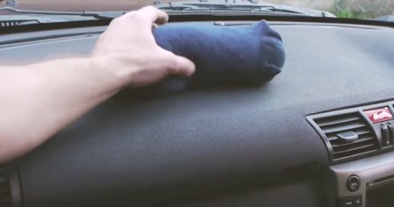 Έβαλε άμμο για γάτες στο αυτοκίνητό του. Ο λόγος; Θα εκπλαγείτε.