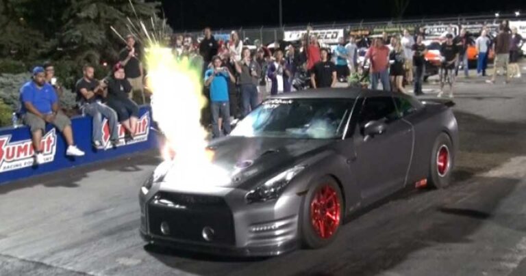 Τερατώδες Nissan GT-R με 2100 άλογα “φτύνει” φλόγες από το καπό!