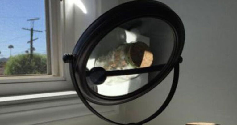 Να γιατί δεν πρέπει να αφήνετε τους καθρέφτες στον ήλιο…