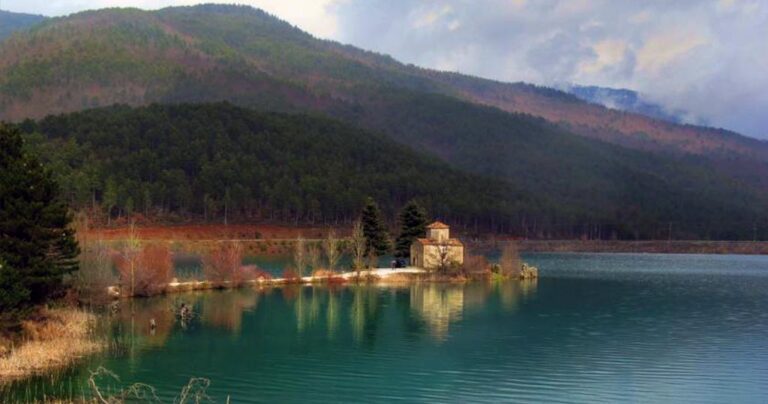 21 πανέμορφες λίμνες σε όλη την Ελλάδα!