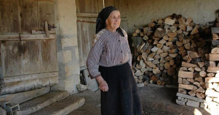 Τα 8 ψέματα της πάμφτωχης μάνας μου. Είναι αδύνατον να μην δακρύσετε…