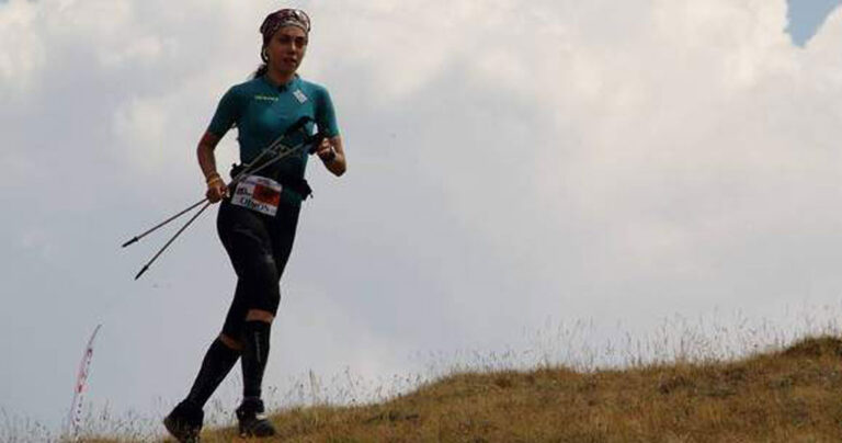 Η 34χρονη Ελληνίδα που επί 46 ώρες έτρεχε στις Άλπεις με την ελληνική σημαία στα χέρια