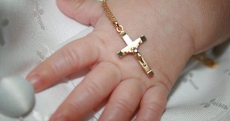 Βάφτιση: Οι υποχρεώσεις της νονάς