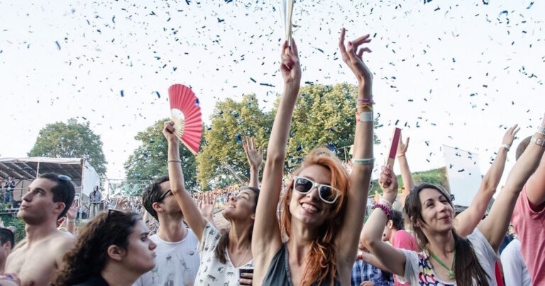 10 πράγματα που θα πρέπει να σταματήσετε να κάνετε για να είστε ευτυχισμένοι. Το 3ο είναι πολύ σημαντικό.