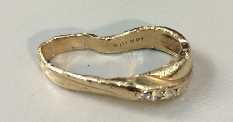 Η βέρα του ήταν σε πολύ άσχημη κατάσταση. Δείτε όμως πώς έγινε ξανά σαν καινούρια!