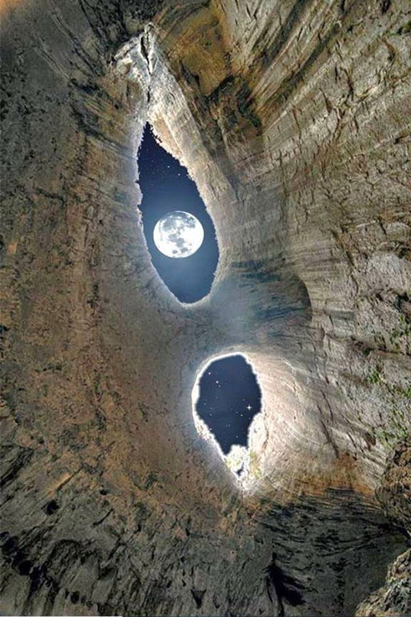 tilestwra.com - "Τα μάτια του Θεού": Μια παράξενη σπηλιά!