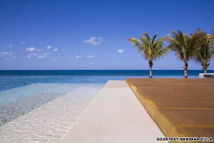 Πισίνα στο Nandana Villas στις Μπαχάμες
