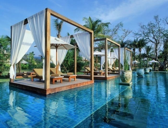 Η πισίνα του θέρετρου Sarojin στο Κάο Λακ, Phang Nga, Ταϊλάνδη