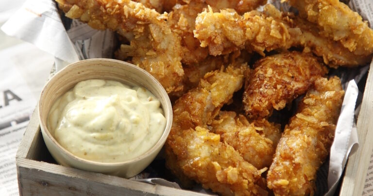 Λαχταριστό κοτόπουλο πανέ με δημητριακά από τον Άκη Πετρετζίκη