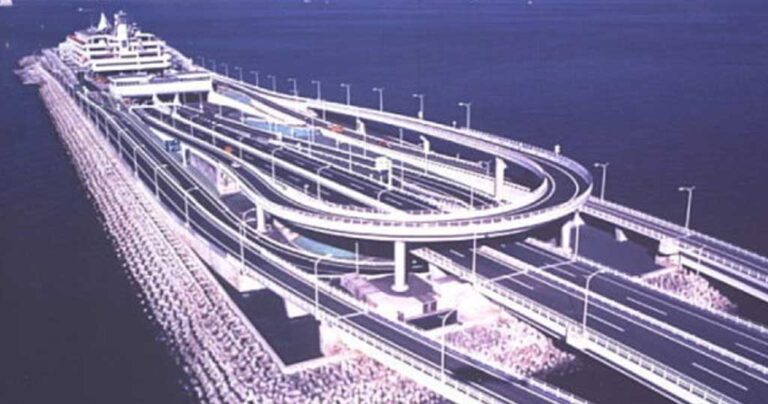 Εντυπωσιακός συνδυασμός γέφυρας-τούνελ στην Ιαπωνία!