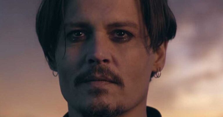 Τζόνι Ντεπ: Mοιράζει εγκεφαλικά στα 51 του σε νέα διαφήμιση για άρωμα.