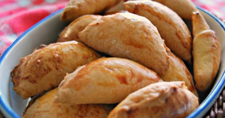 Τυροπιτάκια με σπιτική ζύμη