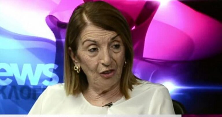 Χριστοδουλοπούλου: “Πλουτίσαν τα νησιά μας από τους πρόσφυγες!”