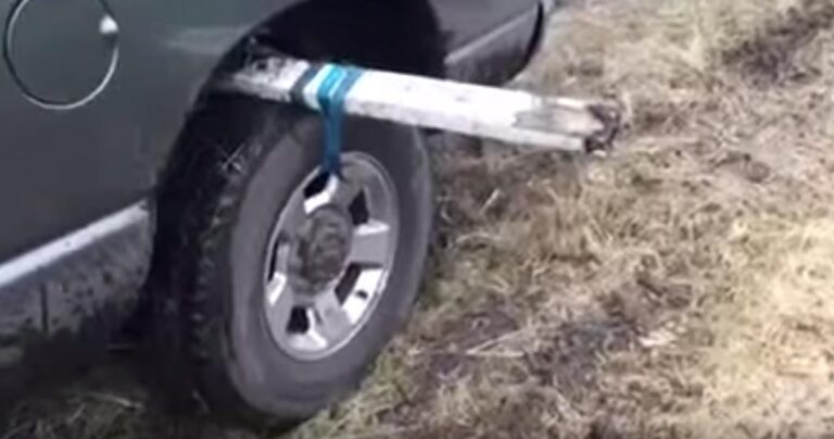 Η αλάνθαστη μέθοδος για να βγάλετε το αυτοκίνητο σας από την λάσπη.