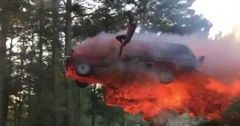 Ίσως το πιο τρελό άλμα με αυτοκίνητο που έγινε ποτέ…