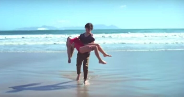 Μια συγκλονιστική διαφήμιση για την τεχνητή αναπνοή που όλοι πρέπει να δούμε!