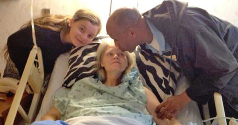 Μέλλουσα μητέρα περίμενε τρίδυμα. Την περίμενε όμως μια έκπληξη στον τοκετό.