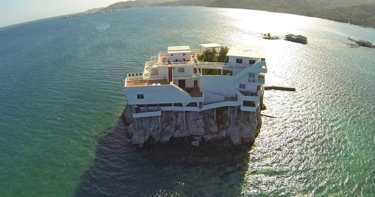 Μοναδικές διακοπές στον… Βράχο!