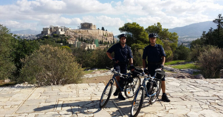 Άρχισαν τις περιπολίες αστυνομικοί με ηλεκτροκίνητα ποδήλατα σε Αθήνα και Θεσσαλονίκη!