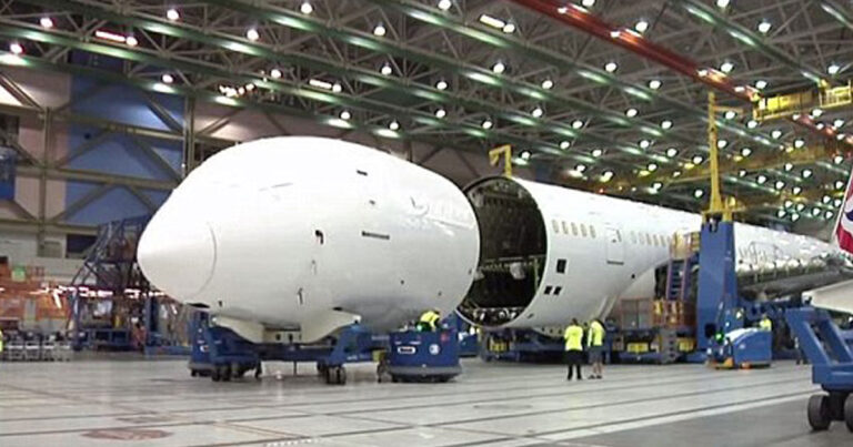 Σε 4 λεπτά η κατασκευή του νέου Boeing 787-9 σε ένα βίντεο.