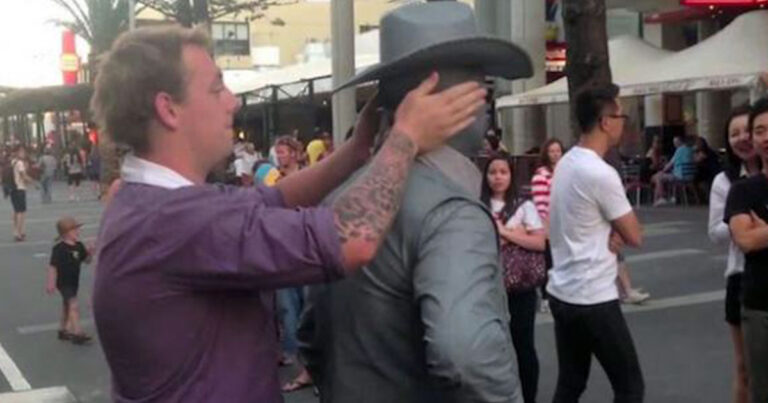 Γιατί δεν πρέπει ποτέ να παρενοχλείς έναν καλλιτέχνη του δρόμου. Το γιατί στο βίντεο…