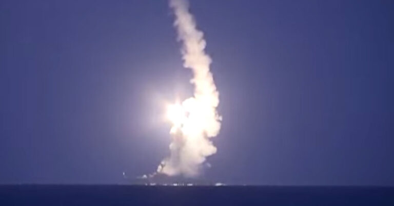 Ρωσικά πολεμικά πλοία βομβαρδίζουν τζιχαντιστές στην Κασπία θάλασσα!