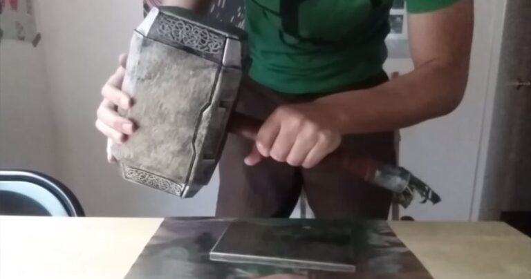 Μηχανικός έφτιαξε το σφυρί του Θορ και είναι ο μόνος που μπορεί να το σηκώσει!