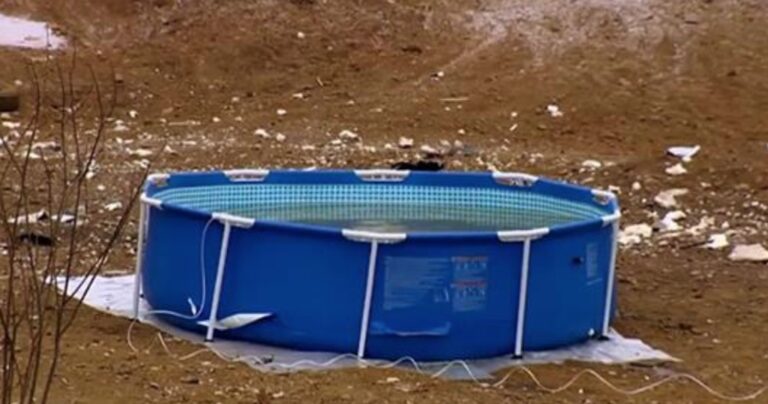 Ανατινάζοντας μια πισίνα γεμάτη πυροτεχνήματα!