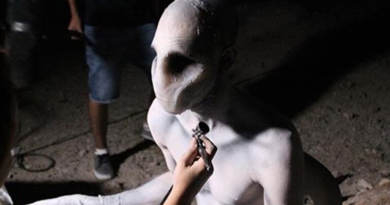 Αυτή η μεταμφίεση προκαλεί φόβο και ανατριχίλα!