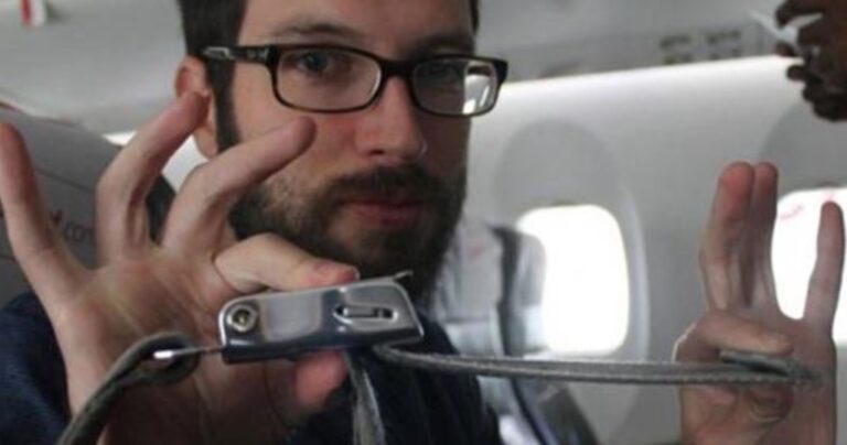 Αυτός ο άνδρας έμαθε με επώδυνο τρόπο τον λόγο που πρέπει να φοράμε την ζώνη ασφαλείας στο αεροπλάνο