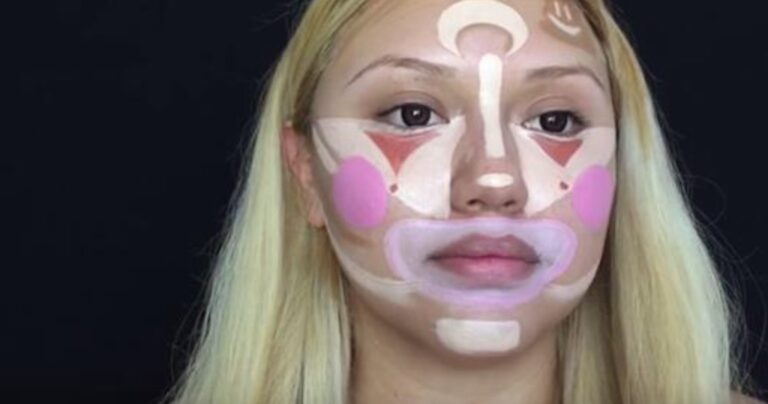 Αρχικά μοιάζει να κάνει μακιγιάζ για κλόουν. Δείτε όμως στη συνέχεια την φοβερή μεταμόρφωση!