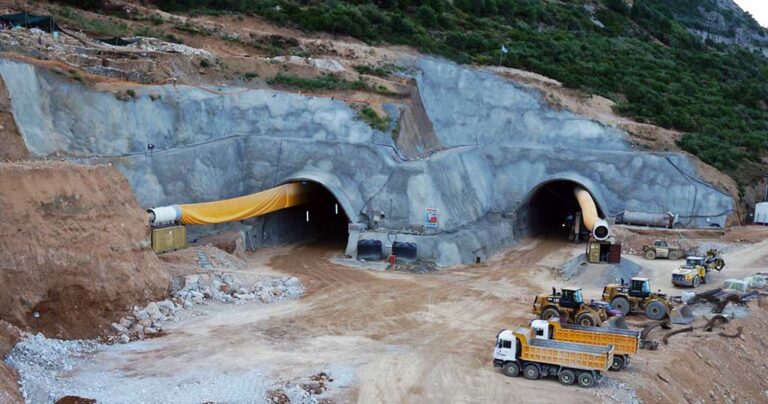 Η “διάνοιξη” σήραγγας στο όρος Κλόκοβα σε ένα λεπτό!