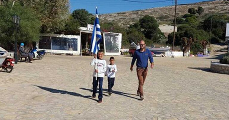 Σε αυτό το μέρος της χώρας μας έγινε παρέλαση με μόλις 3 άτομα!