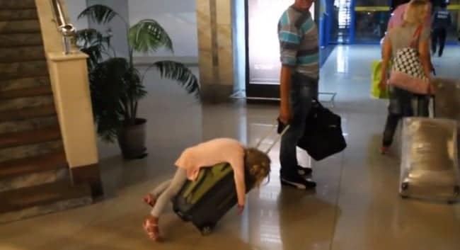 175355-R3L8T8D-650-o-TIRED-GIRL-AIRPORT-SUITCASE-facebook