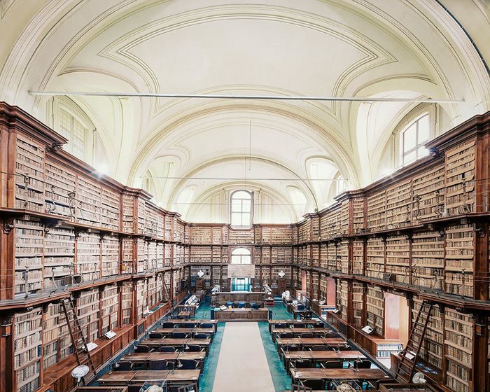 Φωτογράφος ταξιδεύει και φωτογραφίζει τις πιο όμορφες βιβλιοθήκες του κόσμου