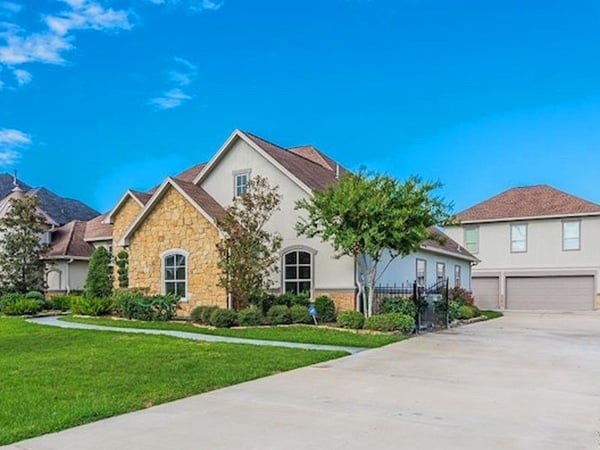 a-texas-home-has-a-secret-room-that-makes-it-unlike-any-place-on-the-market-6