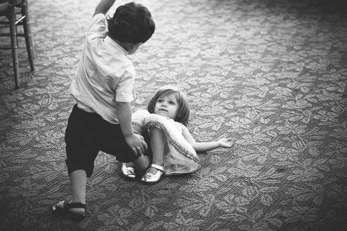 066-little-girl-boy-playing-wedding-reception