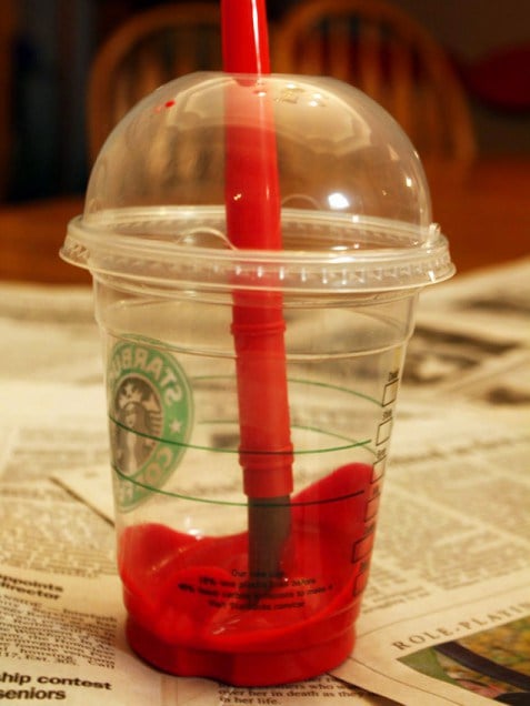 5-frozen-drink-cups-lids-mess-free-paint-pots-768