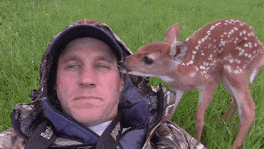 man-saves-injured-baby-deer-animal-friendship-5