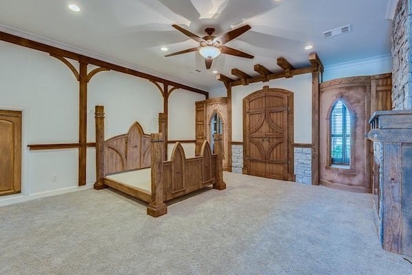 the-fantasy-doesnt-stop-at-star-trek-the-master-bedroom-is-decorated-like-a-medieval-castle