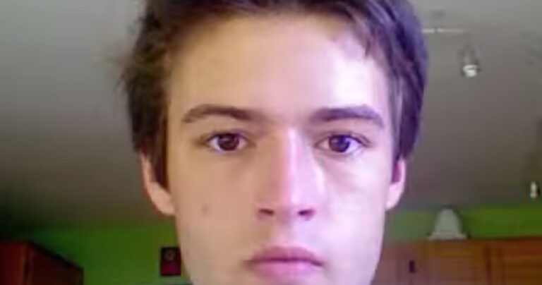 Έβγαζε μία σέλφι κάθε μέρα για 8 χρόνια! Δείτε το φοβερό του βίντεο