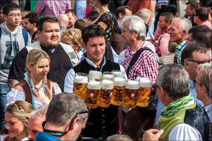 oktoberfest_waitresses_02