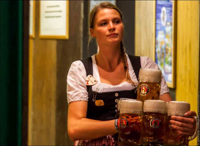 oktoberfest_waitresses_18