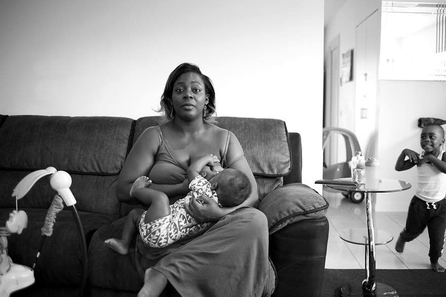 3972110-880-1447661122tired-of-staged-breastfeeding-photos-i-started-shooting-it-in-all-its-beautiful-messiness-4__880