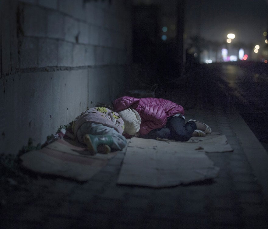 where-children-sleep-syrian-refugee-crisis-photography-magnus-wennman-8