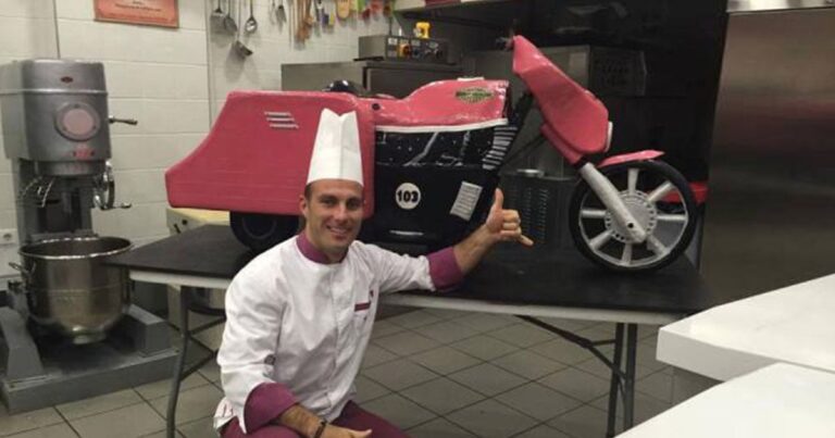 Πατρινός ζαχαροπλάστης δημιούργησε μια απίστευτη τούρτα Harley Davidson… μήκους 2μέτρων!