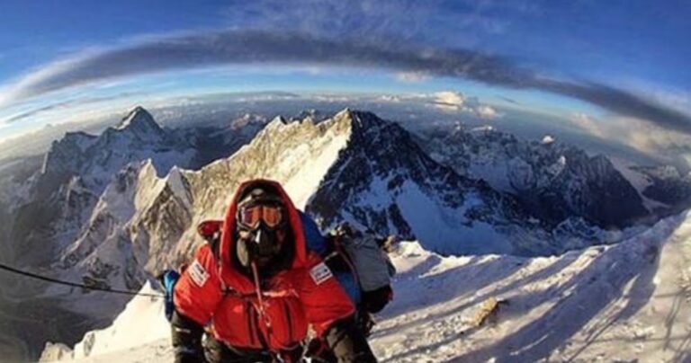 Everest: Η κορυφή του κόσμου μέσα από 31 εκπληκτικές φωτογραφίες!