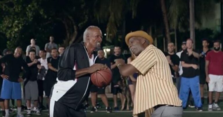 Αστέρες του NBA μεταμφιέστηκαν σε παππούδες και τρέλαναν τους ανυποψίαστους θεατές!